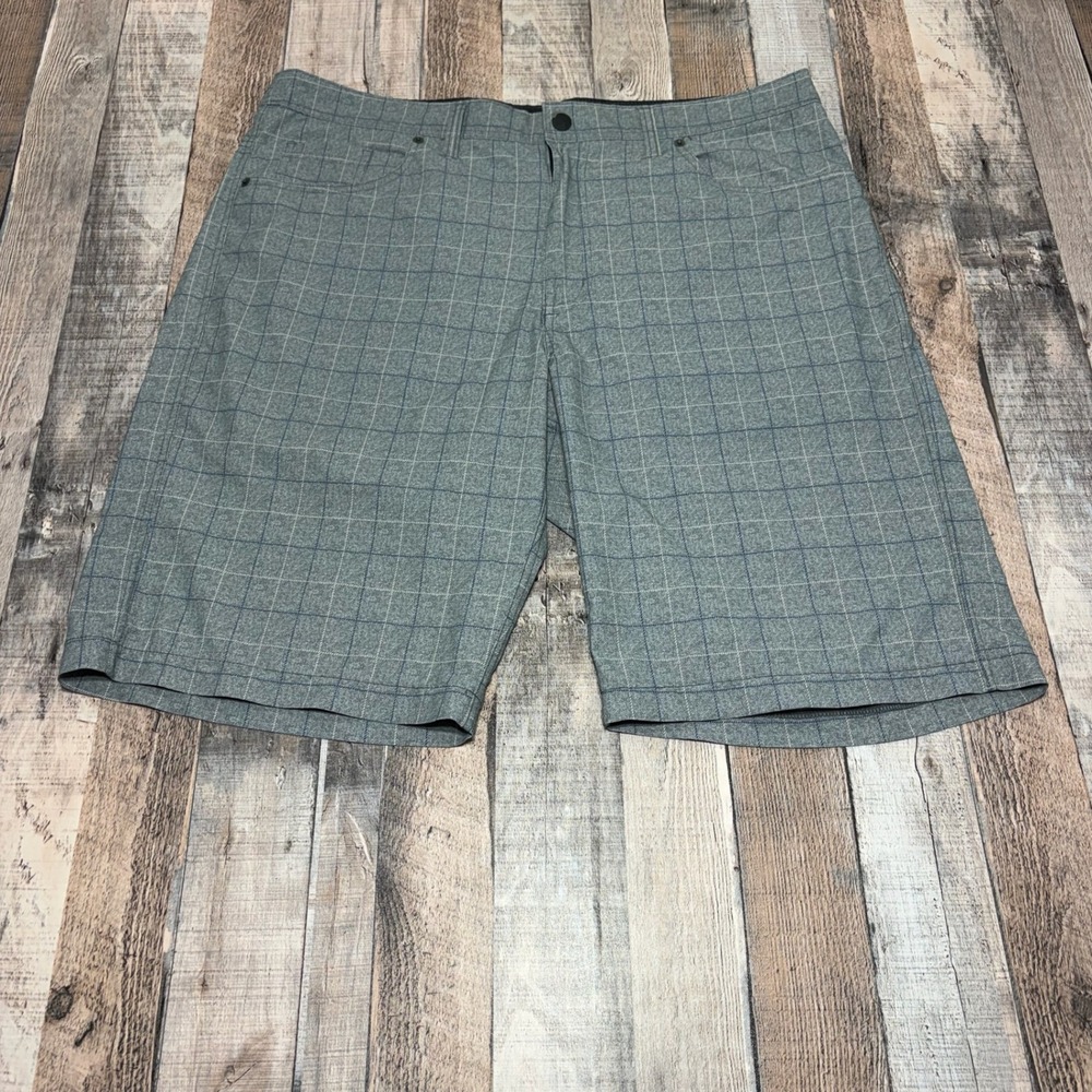 TravisMathew Shorts Mens 36‎ Grey Windowpane Plaid Stretch Performance Golf